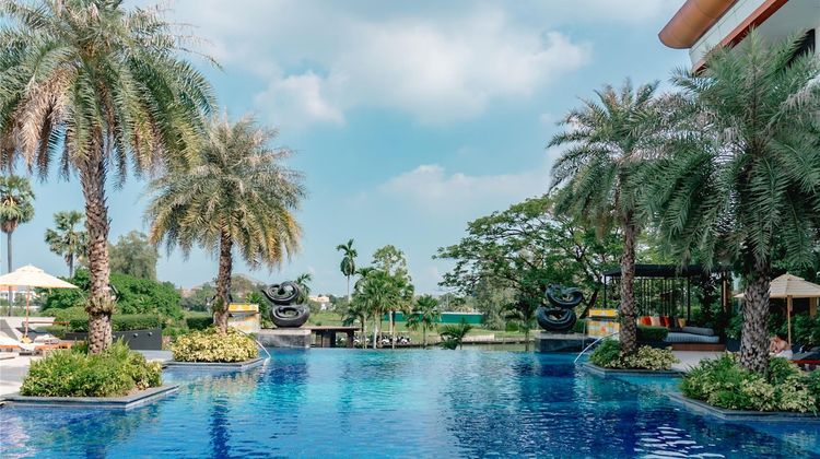 Hilton Bangkok Suvarnabhumi Golf Resort Pool
