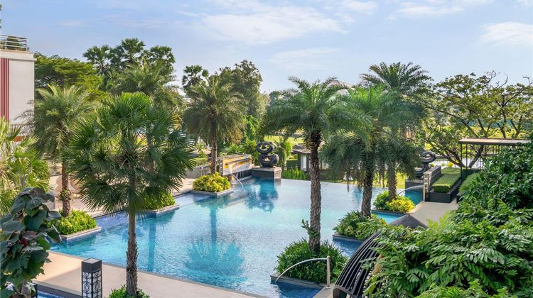 Hilton Bangkok Suvarnabhumi Golf Resort Pool