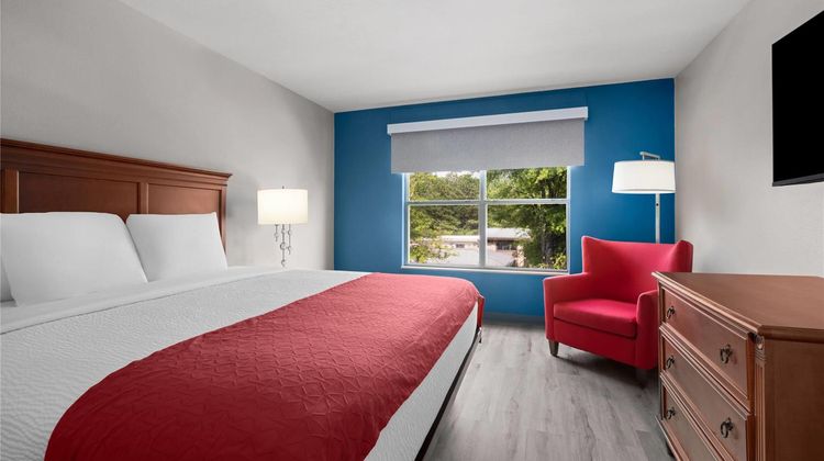 Baymont Inn & Suites Atlanta I-75 South Suite