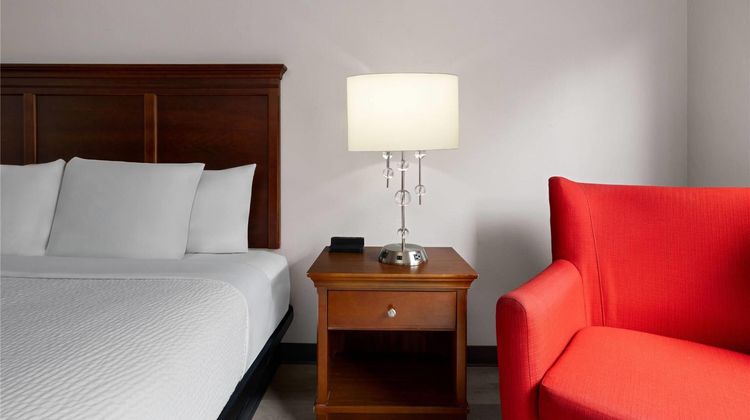 Baymont Inn & Suites Atlanta I-75 South Room