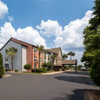 Baymont Inn & Suites Atlanta I-75 South