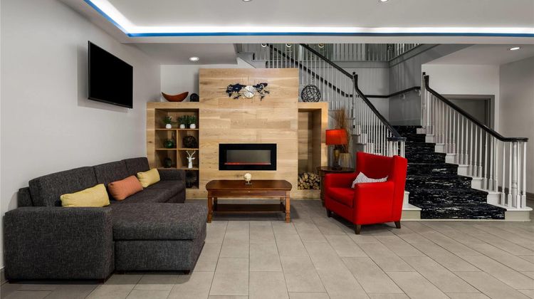 Baymont Inn & Suites Atlanta I-75 South Lobby