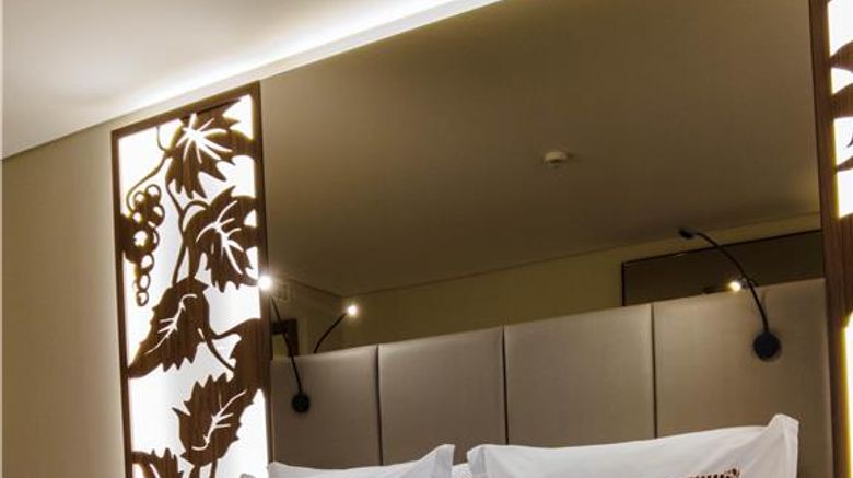 <b>Turim Oporto Hotel Room</b>. Images powered by <a href="https://iceportal.shijigroup.com/" title="IcePortal" target="_blank">IcePortal</a>.