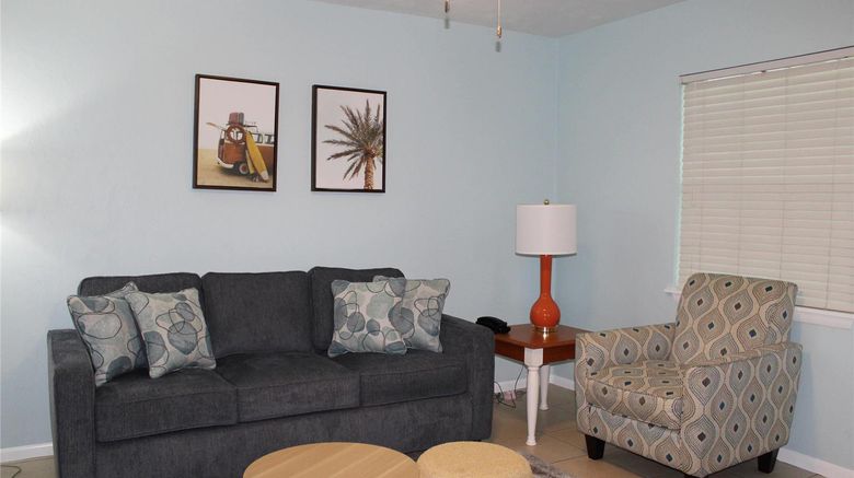 <b>Coconut Palms Beach Resort II Suite</b>. Images powered by <a href="https://iceportal.shijigroup.com/" title="IcePortal" target="_blank">IcePortal</a>.