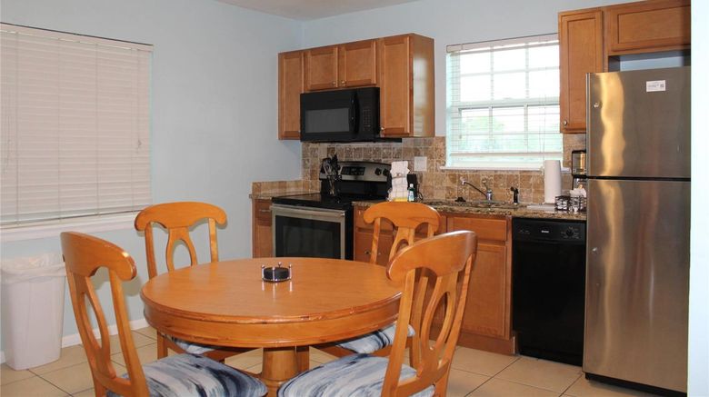 <b>Coconut Palms Beach Resort II Suite</b>. Images powered by <a href="https://iceportal.shijigroup.com/" title="IcePortal" target="_blank">IcePortal</a>.
