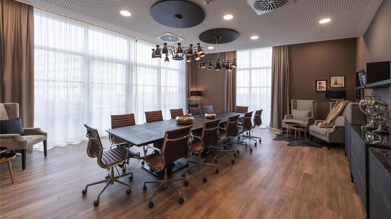 <b>HARBR Hotel Heilbronn of Radisson Meeting</b>. Images powered by <a href="https://iceportal.shijigroup.com/" title="IcePortal" target="_blank">IcePortal</a>.