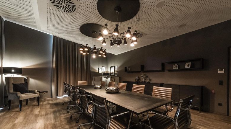 <b>HARBR Hotel Heilbronn of Radisson Meeting</b>. Images powered by <a href="https://iceportal.shijigroup.com/" title="IcePortal" target="_blank">IcePortal</a>.