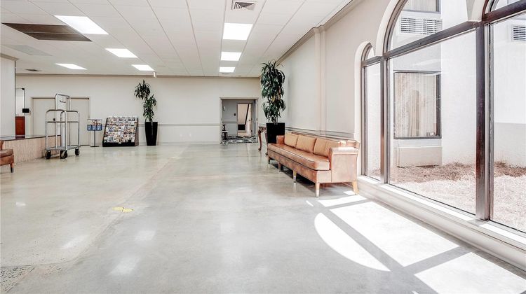 Cottonwood Suites Savannah Hotel Lobby