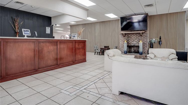 Cottonwood Suites Savannah Hotel Lobby