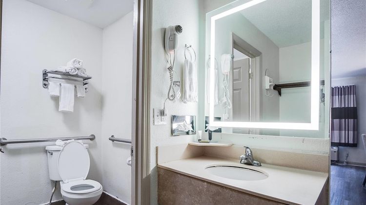 Cottonwood Suites Savannah Hotel Room