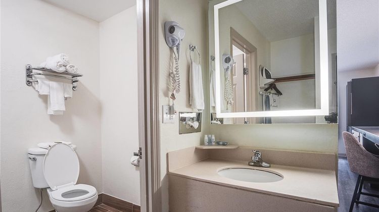 Cottonwood Suites Savannah Hotel Room