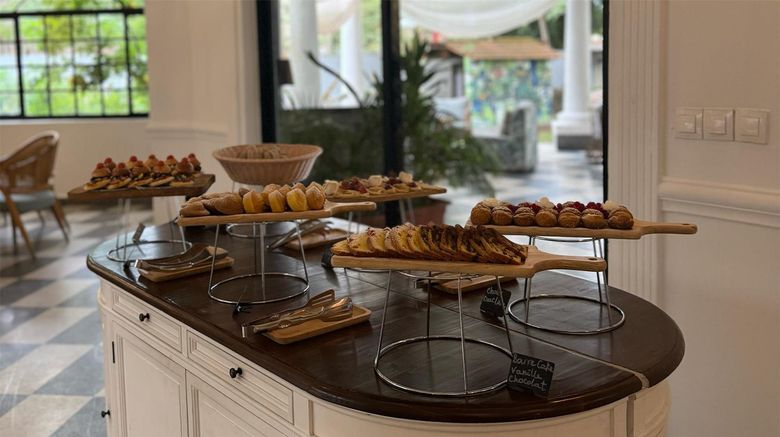 <b>LE PALAIS D'AKWA Restaurant</b>. Images powered by <a href="https://iceportal.shijigroup.com/" title="IcePortal" target="_blank">IcePortal</a>.