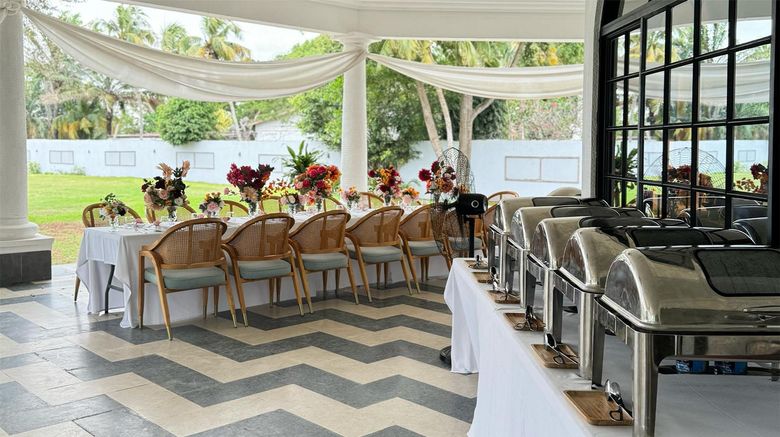 <b>LE PALAIS D'AKWA Restaurant</b>. Images powered by <a href="https://iceportal.shijigroup.com/" title="IcePortal" target="_blank">IcePortal</a>.