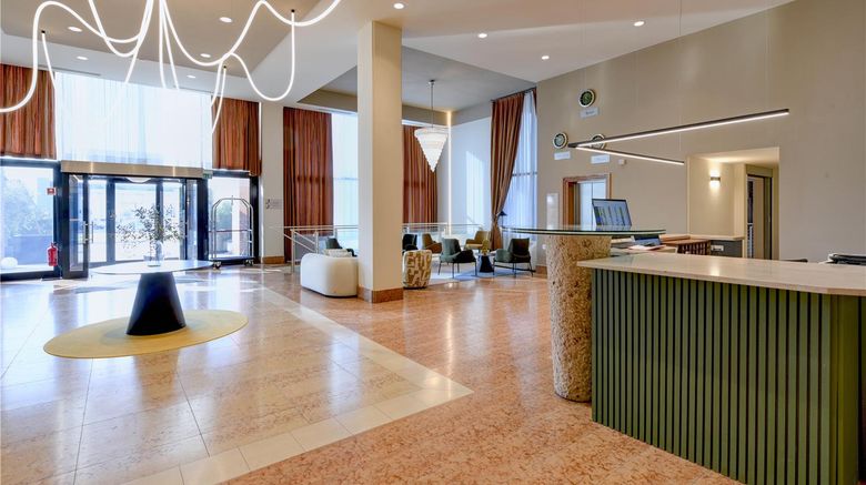 <b>Hotel Garda Lobby</b>. Images powered by <a href="https://iceportal.shijigroup.com/" title="IcePortal" target="_blank">IcePortal</a>.