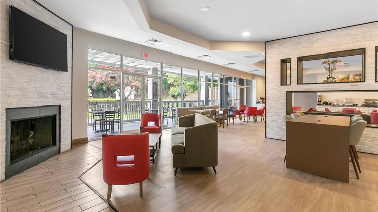 Ramada Gainesville Lobby