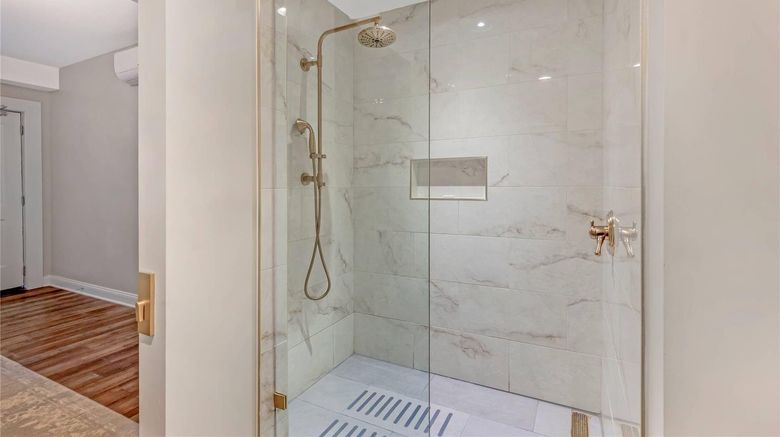 <b>The Colonial Inn, an Ascend Collection Room</b>. Images powered by <a href="https://iceportal.shijigroup.com/" title="IcePortal" target="_blank">IcePortal</a>.