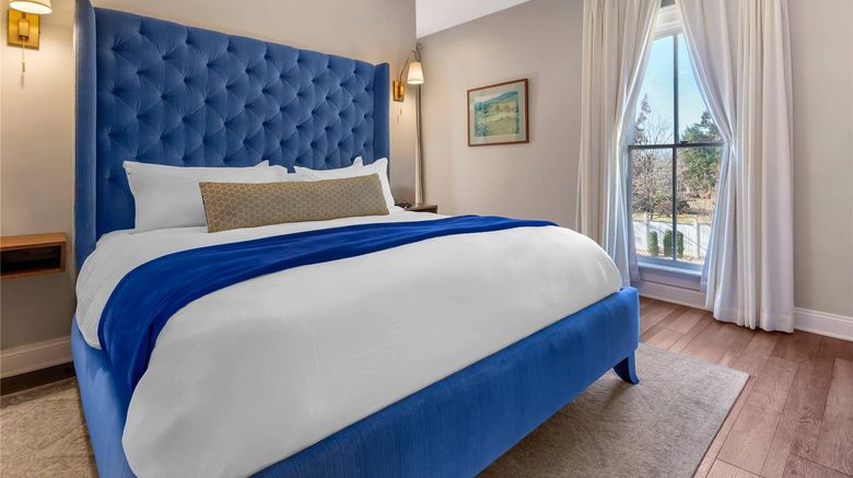 <b>The Colonial Inn, an Ascend Collection Suite</b>. Images powered by <a href="https://iceportal.shijigroup.com/" title="IcePortal" target="_blank">IcePortal</a>.
