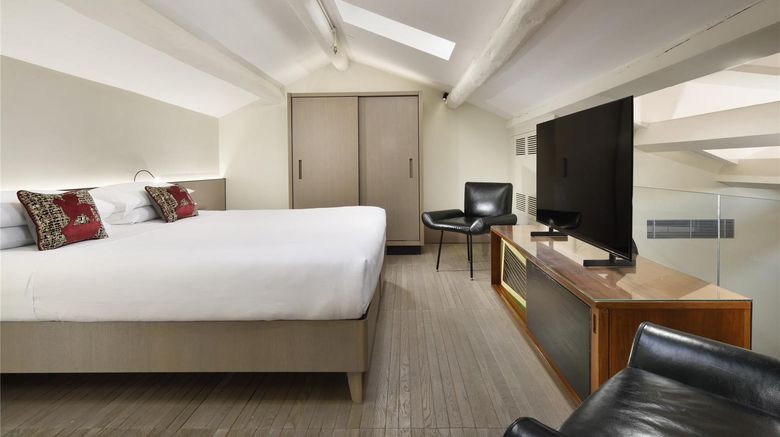 <b>Hotel L'Orologio Room</b>. Images powered by <a href="https://iceportal.shijigroup.com/" title="IcePortal" target="_blank">IcePortal</a>.