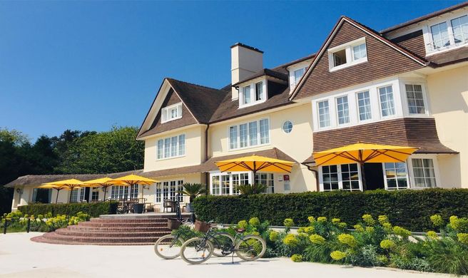 Le Manoir Hotel & Golf Club Exterior