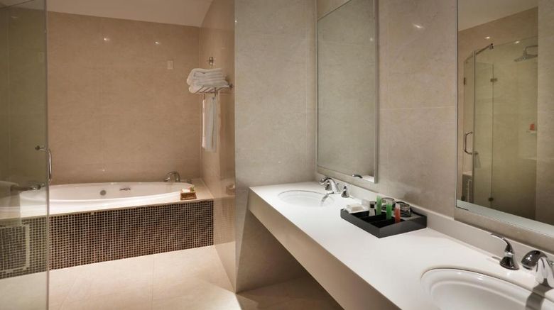 <b>The President Walmont Hotel Room</b>. Images powered by <a href="https://iceportal.shijigroup.com/" title="IcePortal" target="_blank">IcePortal</a>.