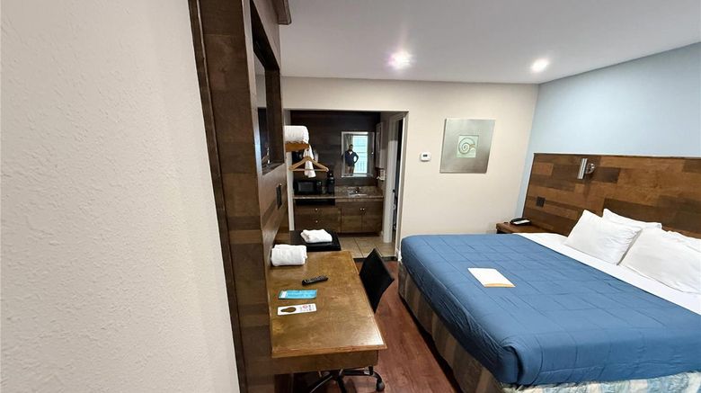 <b>Southern Oaks Inn Room</b>. Images powered by <a href="https://iceportal.shijigroup.com/" title="IcePortal" target="_blank">IcePortal</a>.