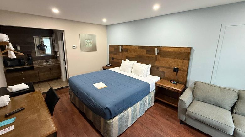 <b>Southern Oaks Inn Room</b>. Images powered by <a href="https://iceportal.shijigroup.com/" title="IcePortal" target="_blank">IcePortal</a>.