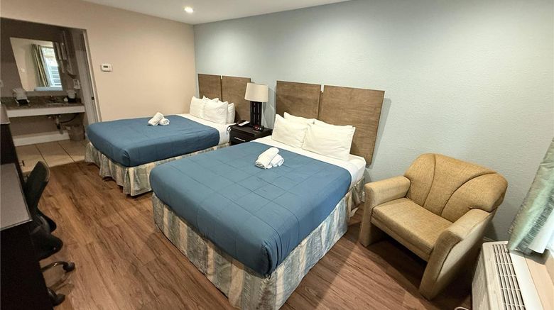 <b>Southern Oaks Inn Room</b>. Images powered by <a href="https://iceportal.shijigroup.com/" title="IcePortal" target="_blank">IcePortal</a>.