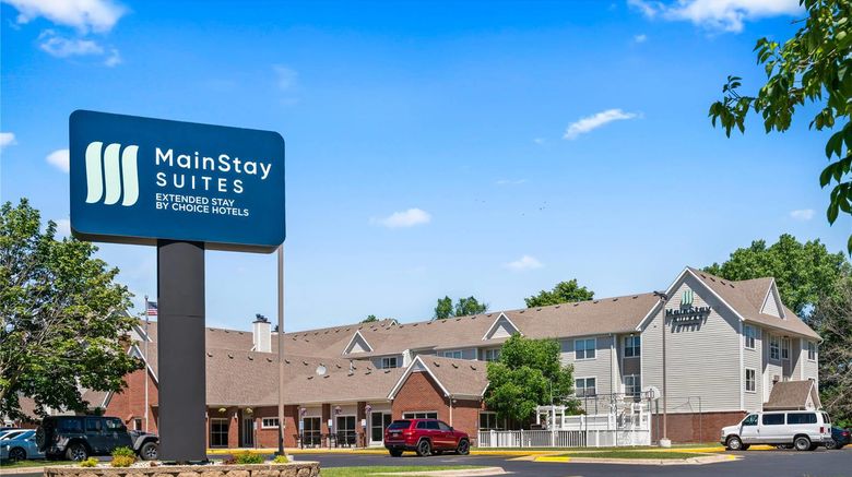 <b>MainStay Suites Appleton Exterior</b>. Images powered by <a href="https://iceportal.shijigroup.com/" title="IcePortal" target="_blank">IcePortal</a>.