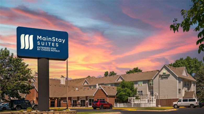 <b>MainStay Suites Appleton Exterior</b>. Images powered by <a href="https://iceportal.shijigroup.com/" title="IcePortal" target="_blank">IcePortal</a>.
