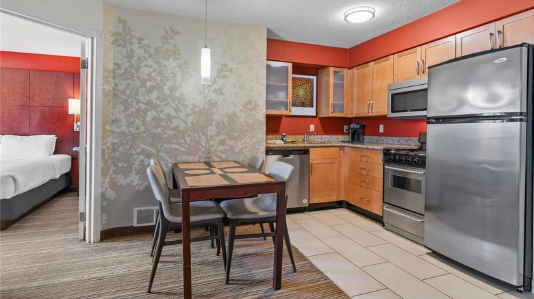 <b>MainStay Suites Appleton Suite</b>. Images powered by <a href="https://iceportal.shijigroup.com/" title="IcePortal" target="_blank">IcePortal</a>.