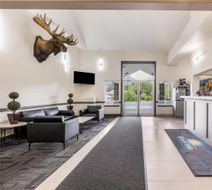 Days Inn by Wyndham Valemount Lobby