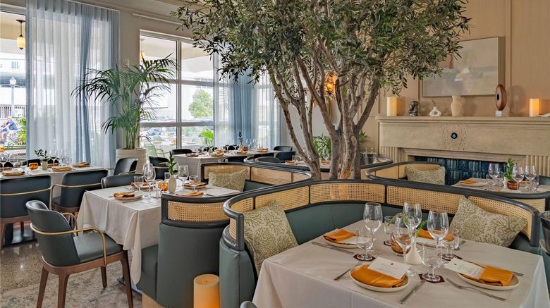 <b>The Balfour Hotel Restaurant</b>. Images powered by <a href="https://iceportal.shijigroup.com/" title="IcePortal" target="_blank">IcePortal</a>.