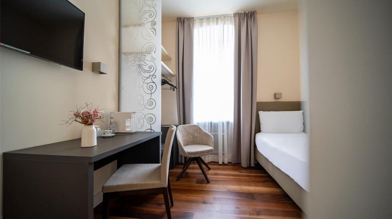 <b>Hotel Duchi Vis a Vis Room</b>. Images powered by <a href="https://iceportal.shijigroup.com/" title="IcePortal" target="_blank">IcePortal</a>.