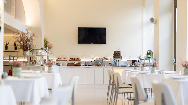 <b>Hotel Duchi Vis a Vis Restaurant</b>. Images powered by <a href="https://iceportal.shijigroup.com/" title="IcePortal" target="_blank">IcePortal</a>.