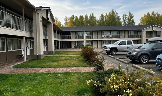 Quesnel Inn Exterior