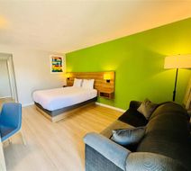 Quesnel Inn Room