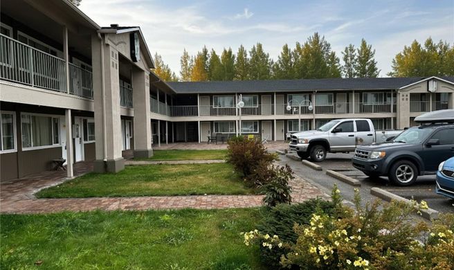 Quesnel Inn Exterior