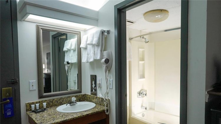 Ramada Tulsa Broken Arrow Suite