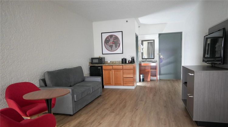 Ramada Tulsa Broken Arrow Suite