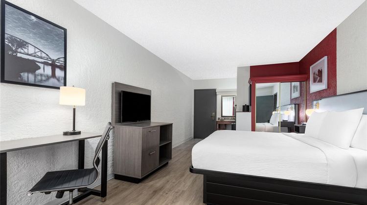 Ramada Tulsa Broken Arrow Suite