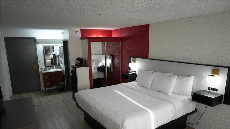Ramada Tulsa Broken Arrow Room