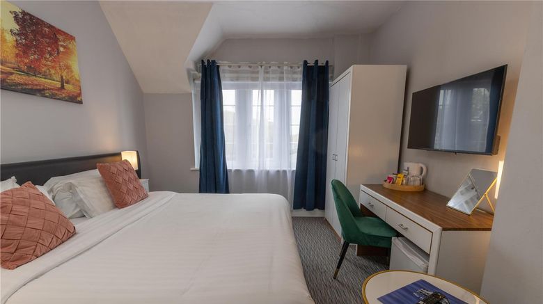 <b>Best Western The Plough Hotel Room</b>. Images powered by <a href="https://iceportal.shijigroup.com/" title="IcePortal" target="_blank">IcePortal</a>.