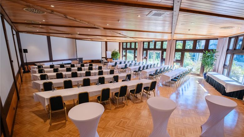 <b>Vier Jahreszeiten am Schluchsee Meeting</b>. Images powered by <a href="https://iceportal.shijigroup.com/" title="IcePortal" target="_blank">IcePortal</a>.