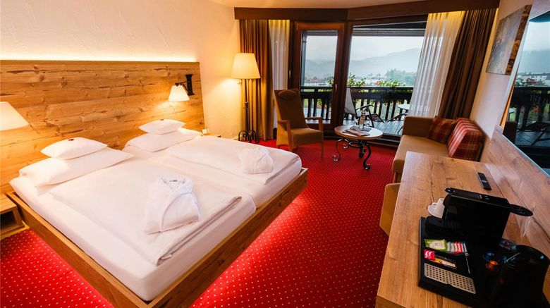 <b>Vier Jahreszeiten am Schluchsee Room</b>. Images powered by <a href="https://iceportal.shijigroup.com/" title="IcePortal" target="_blank">IcePortal</a>.