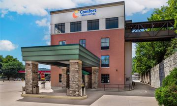 Cobblestone Inn & Suites - Marquette