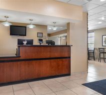 Cobblestone Inn & Suites - Marquette Lobby