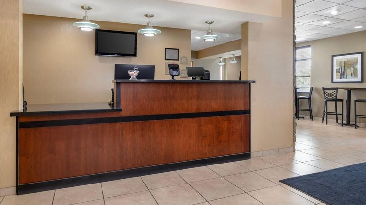 Cobblestone Inn & Suites - Marquette Lobby