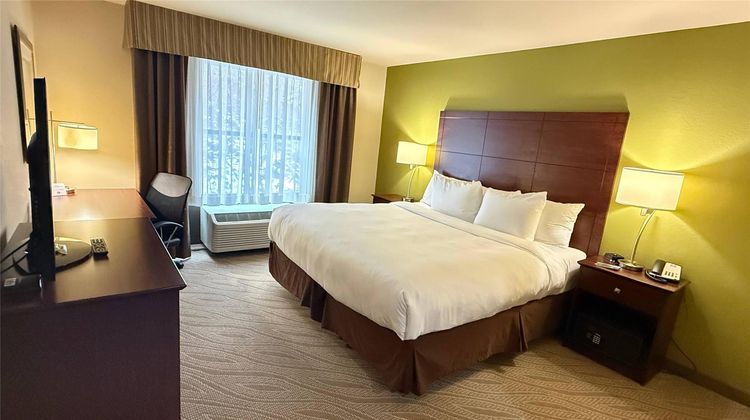 Cobblestone Inn & Suites - Marquette Suite