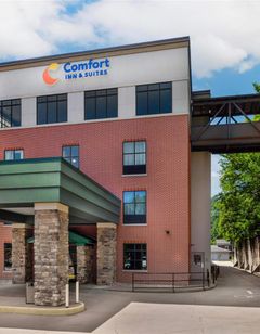 Cobblestone Inn & Suites - Marquette