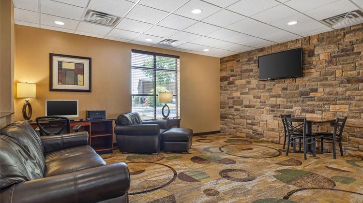 Cobblestone Inn & Suites - Marquette Lobby